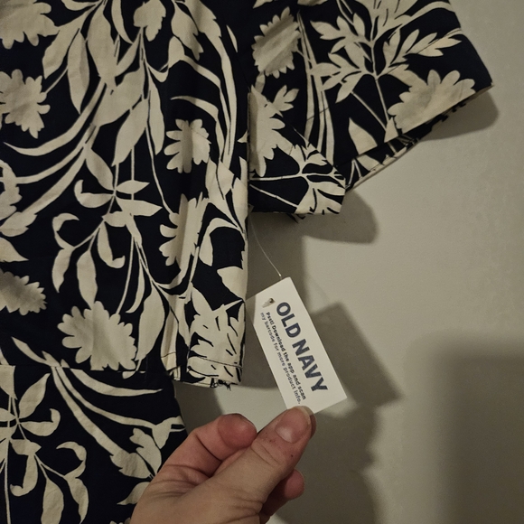 Old Navy Navy and White Floral Maxi Dress - Picture 5 of 8